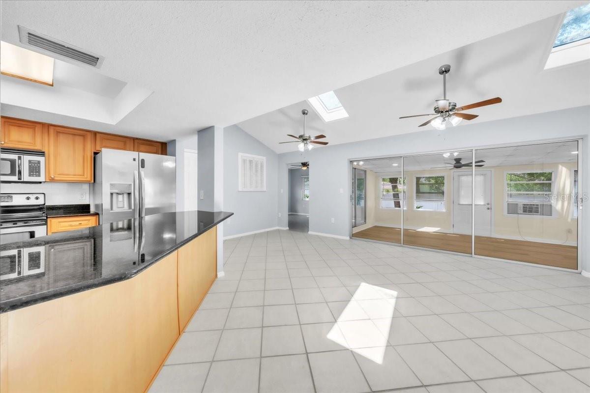 1818 LILLIAN AVE — photo 19