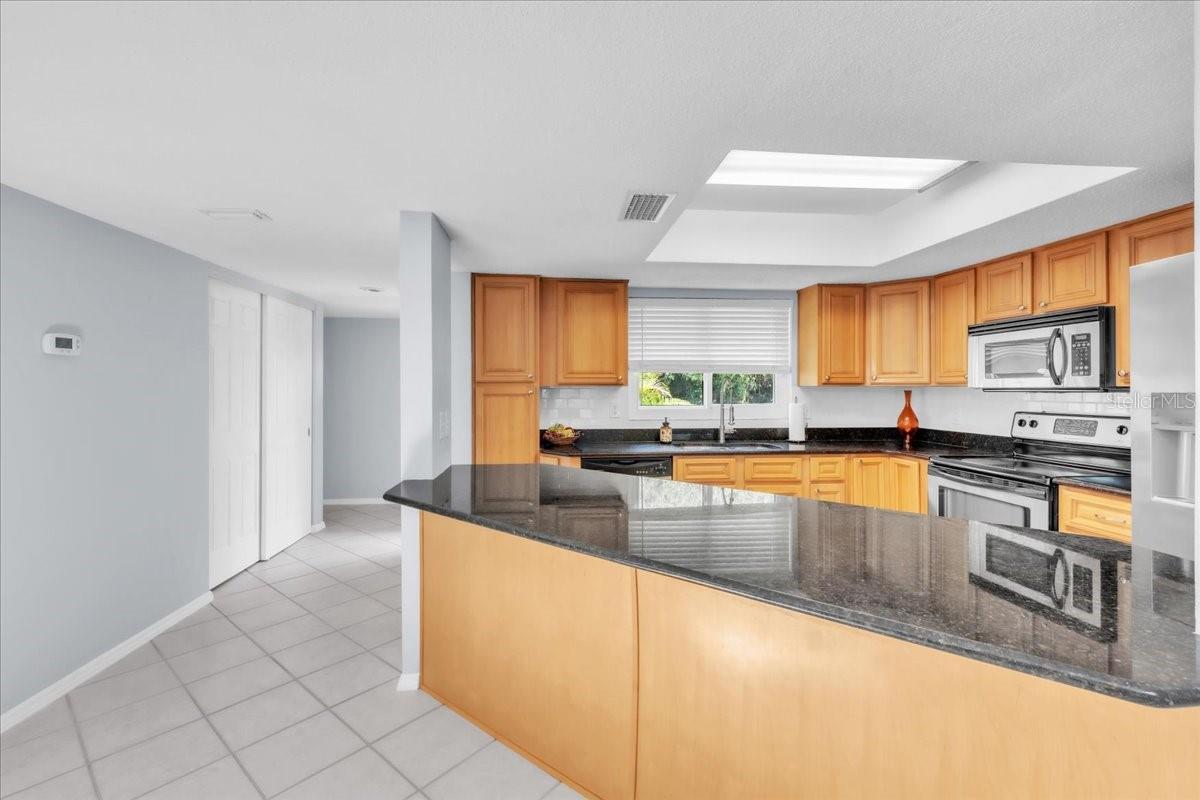 1818 LILLIAN AVE — photo 4