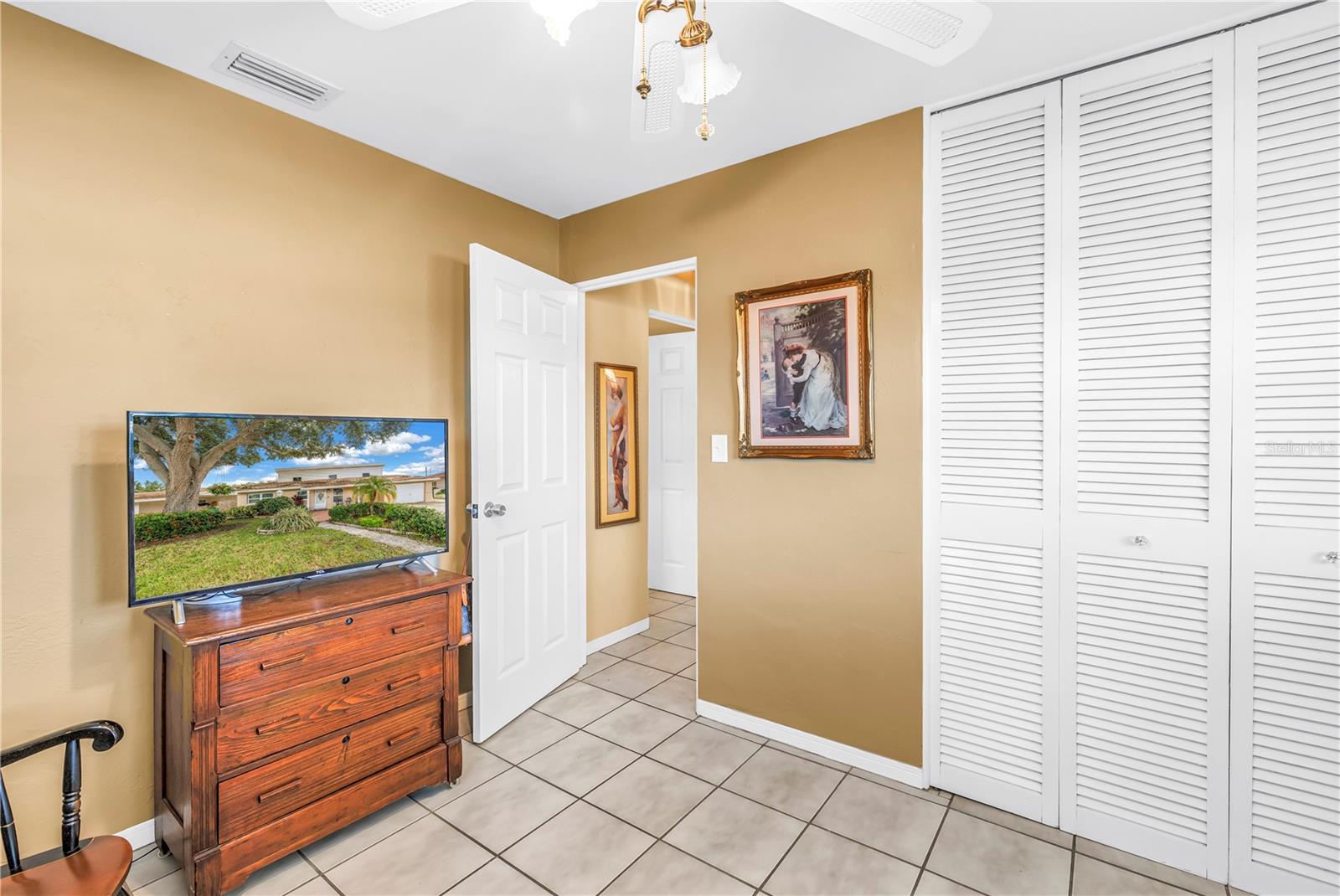 7999 RIDGE RD — photo 25