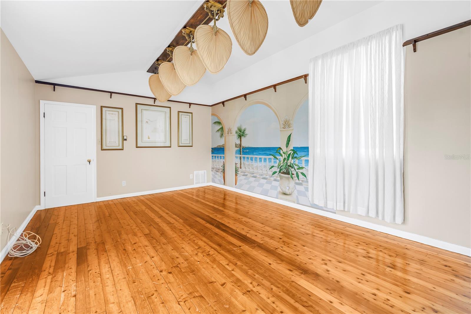 7999 RIDGE RD — photo 27