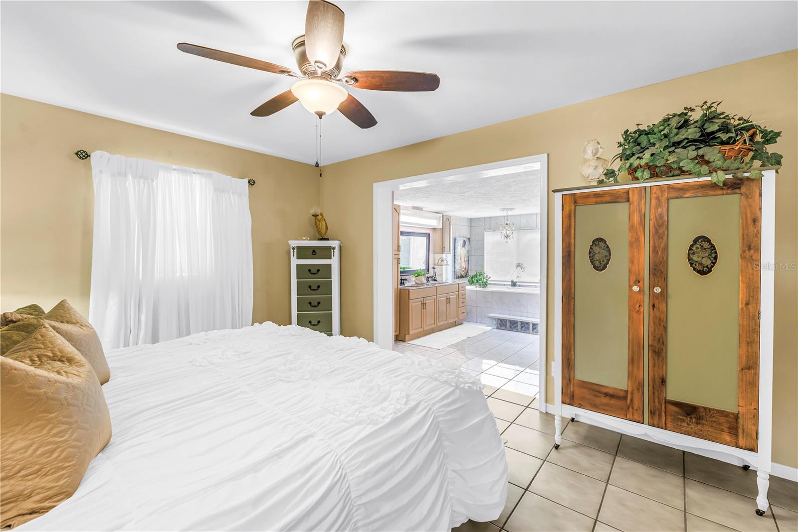 7999 RIDGE RD — photo 19
