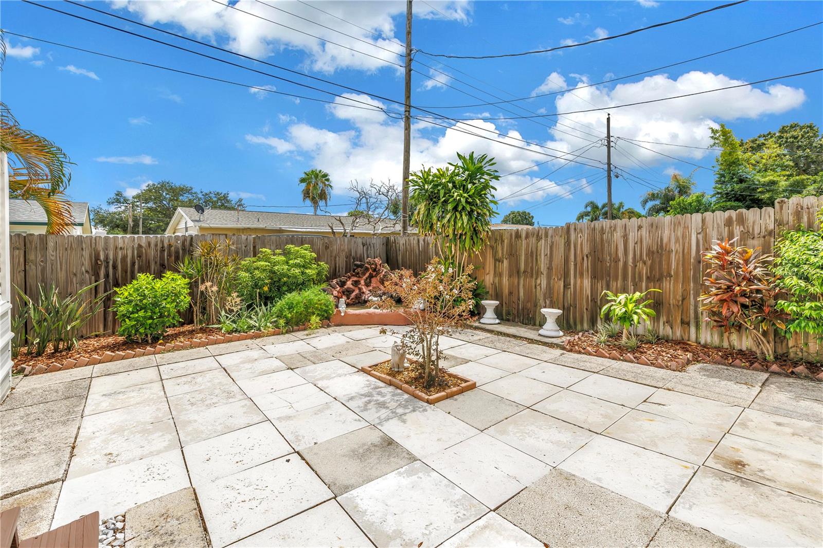 7999 RIDGE RD — photo 38