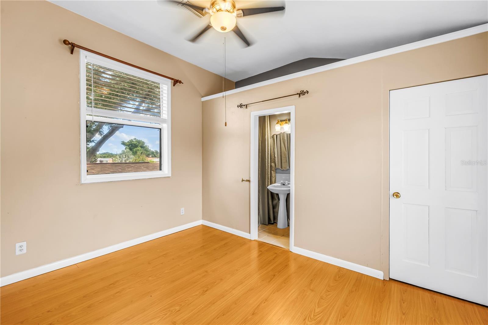 7999 RIDGE RD — photo 29