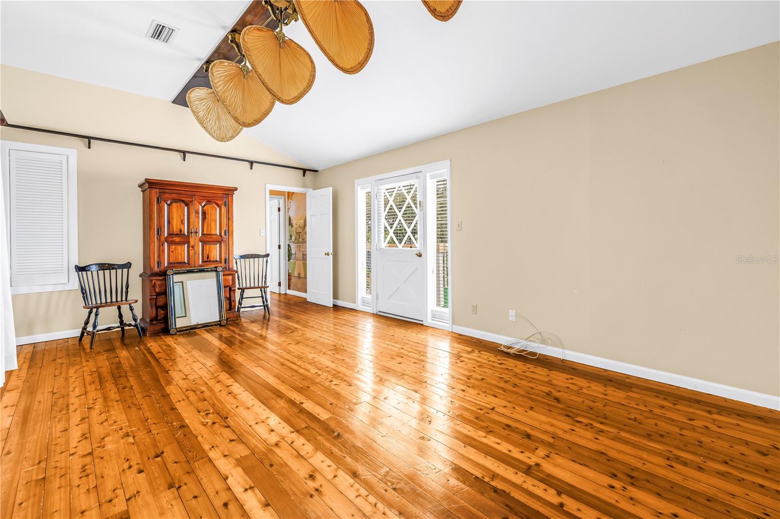 7999 RIDGE RD — photo 28