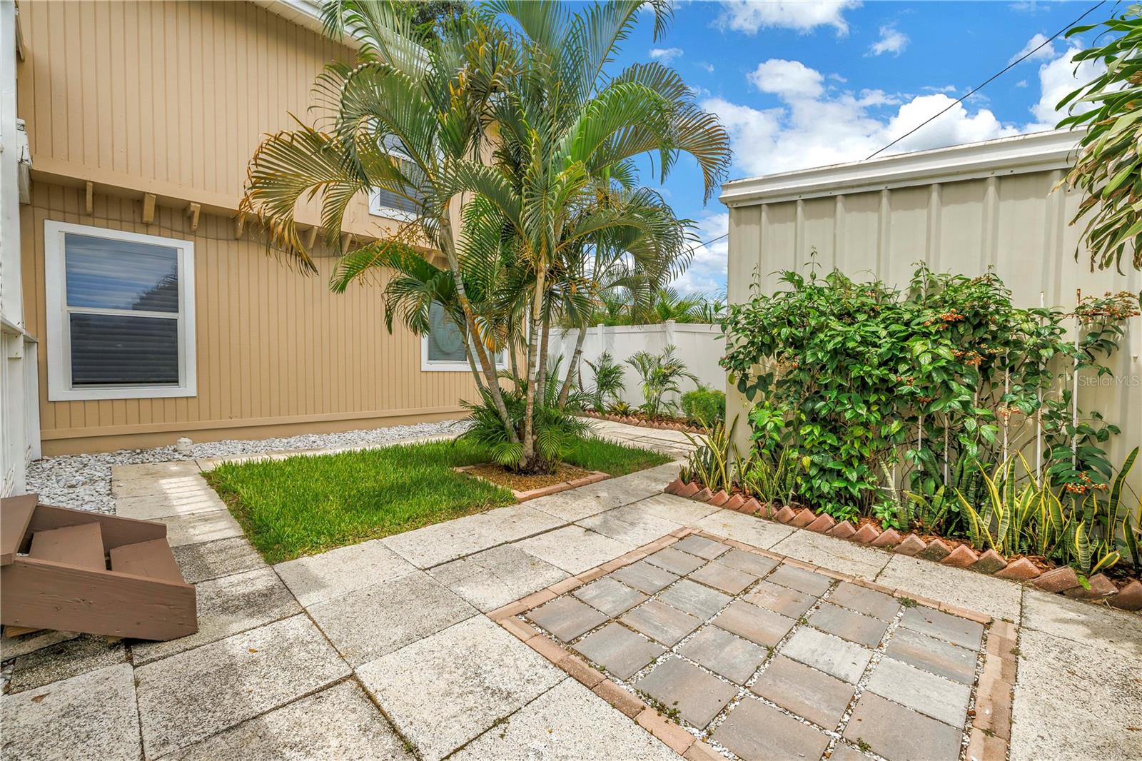 7999 RIDGE RD — photo 41