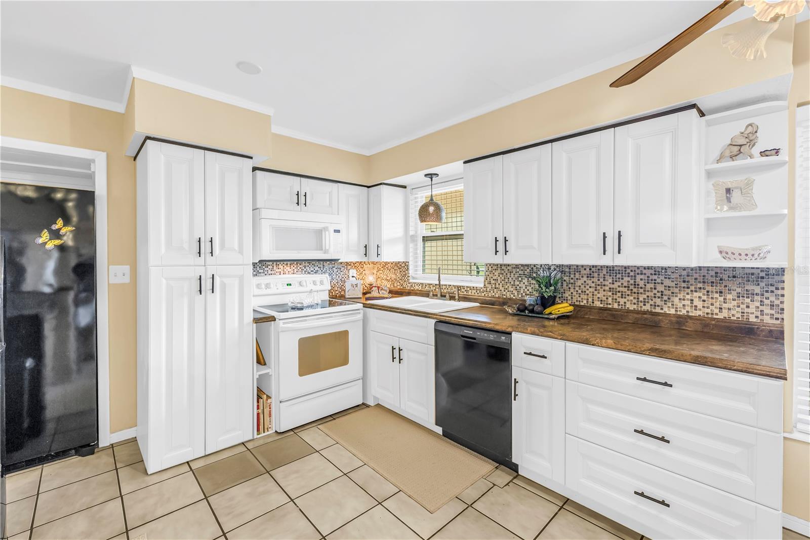 7999 RIDGE RD — photo 5