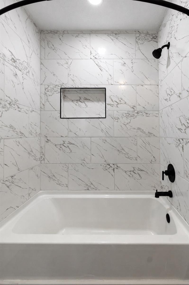 113 INWOOD CIR — photo 11