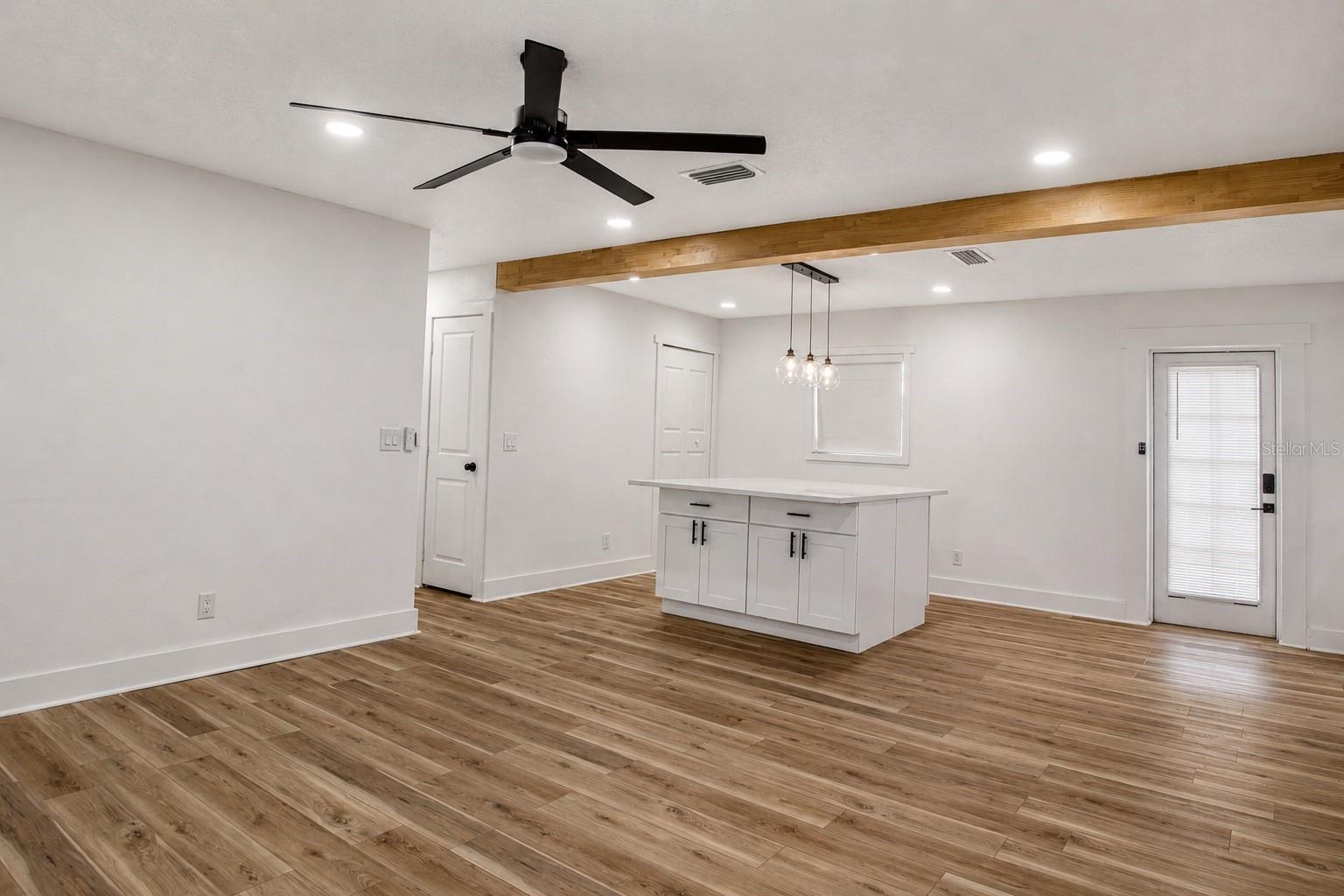 113 INWOOD CIR — photo 7