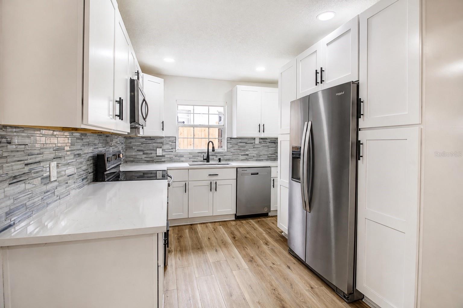 113 INWOOD CIR — photo 5