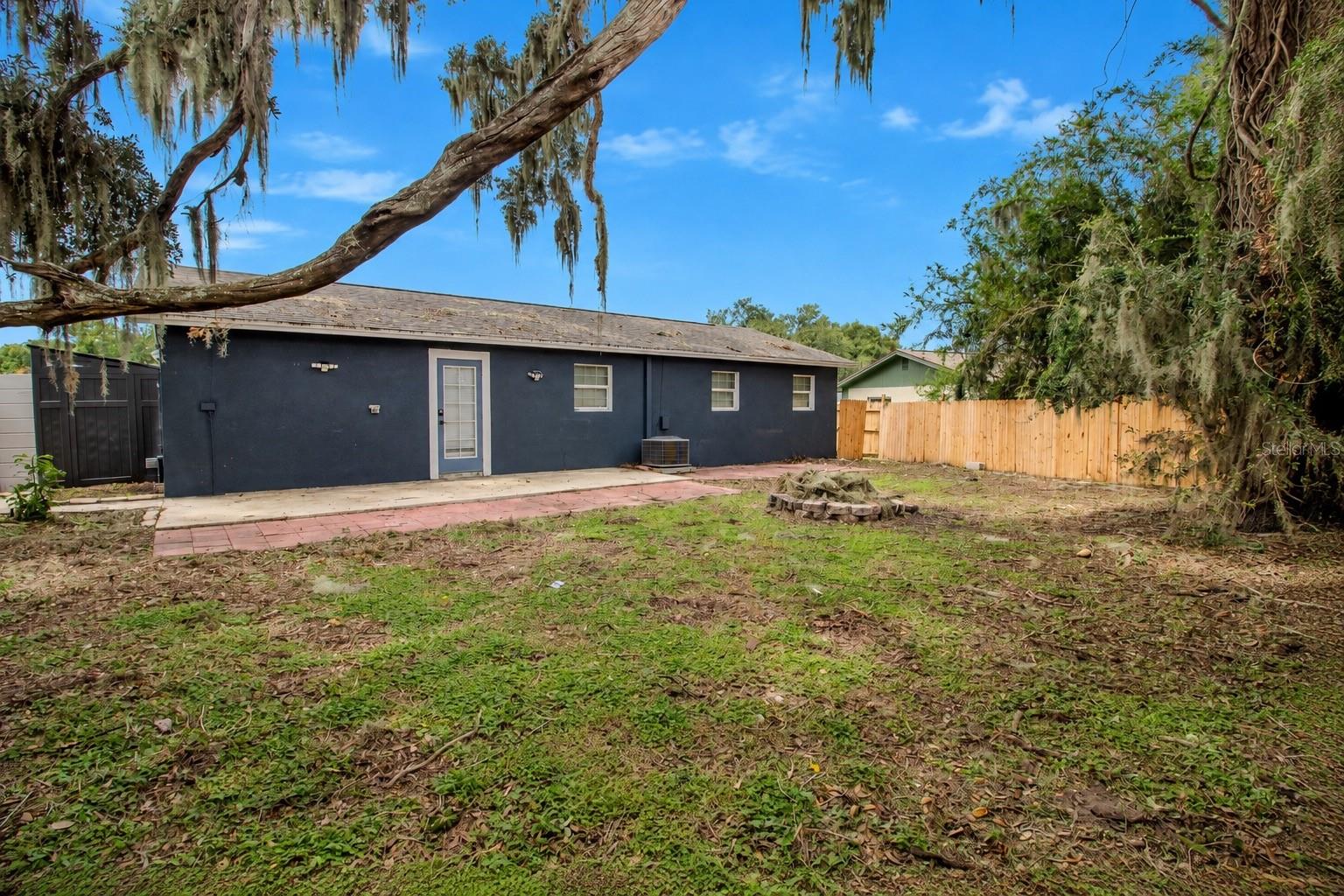 113 INWOOD CIR — photo 17