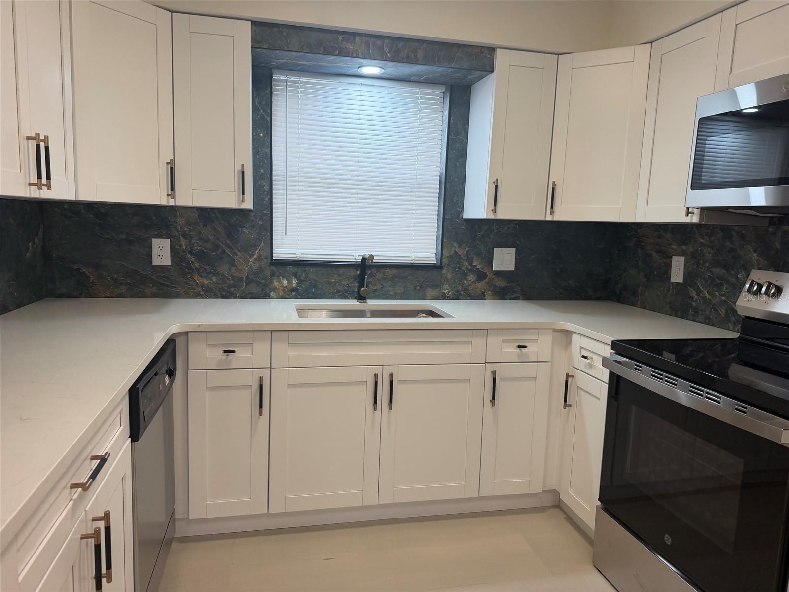7210 N MANHATTAN AVE #1724 — photo 9