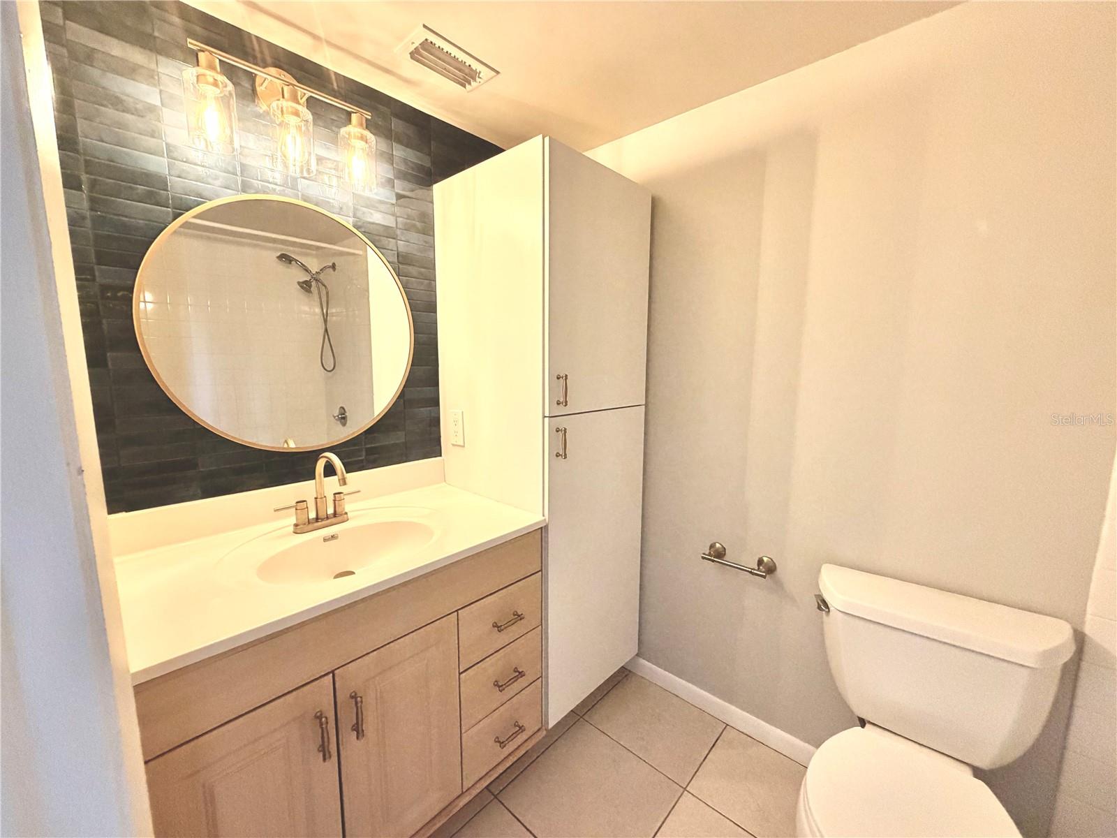 105 4TH AVE NE #302 — photo 8