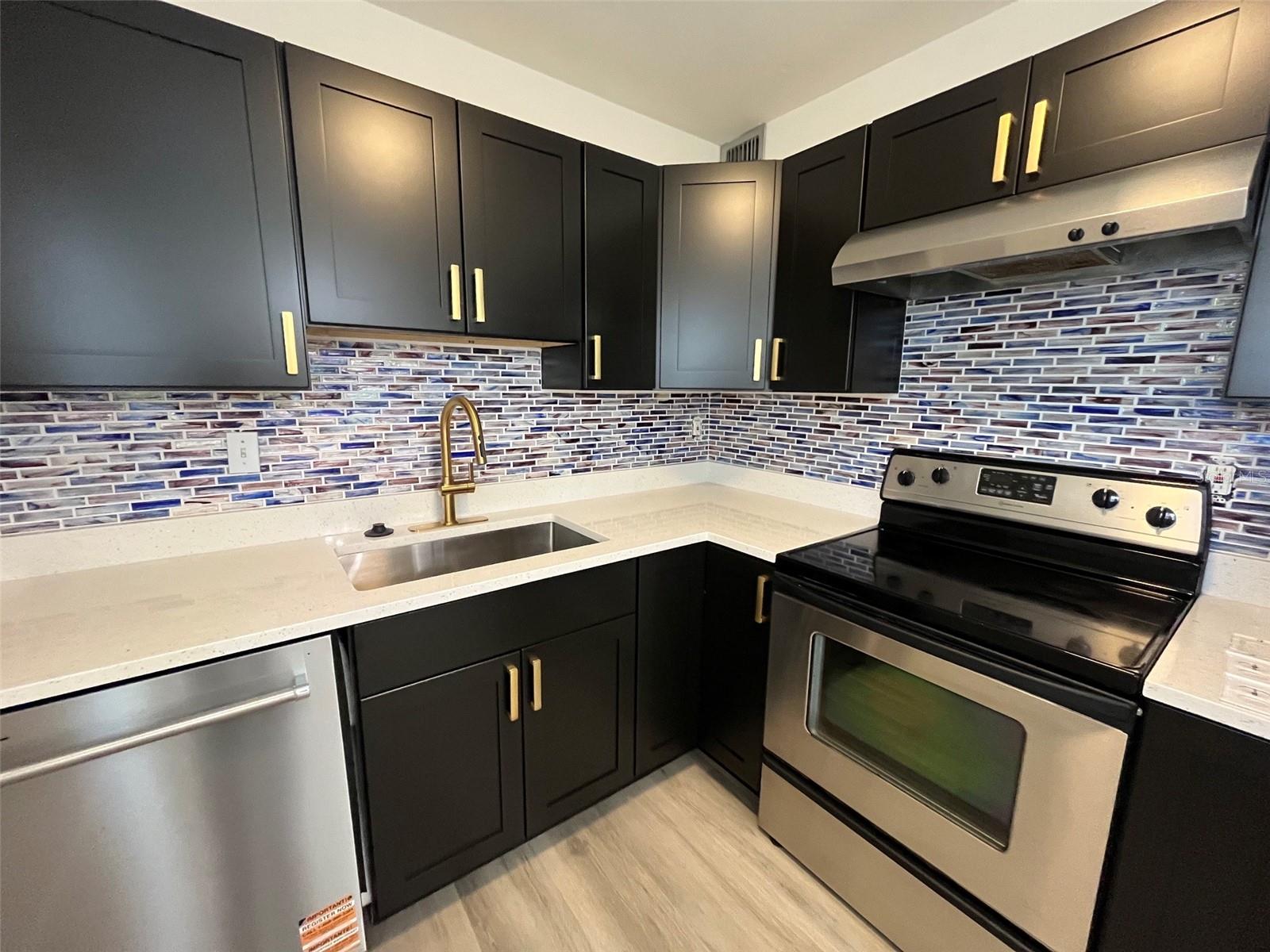 3300 FOX CHASE CIR N #219 — photo 4