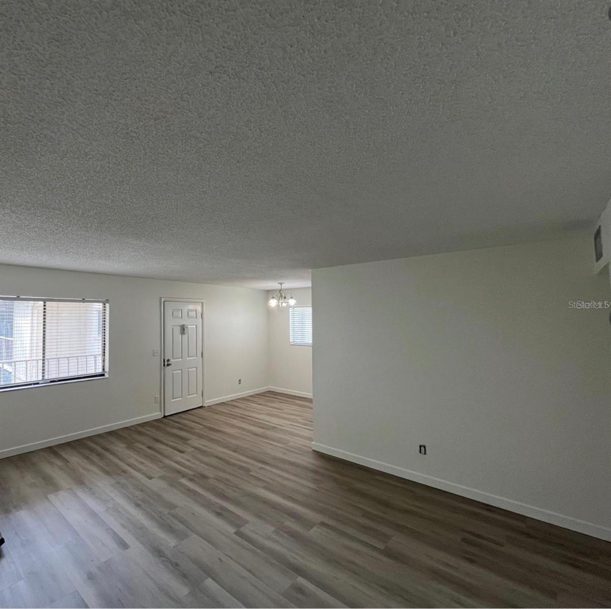 3300 FOX CHASE CIR N #219 — photo 3