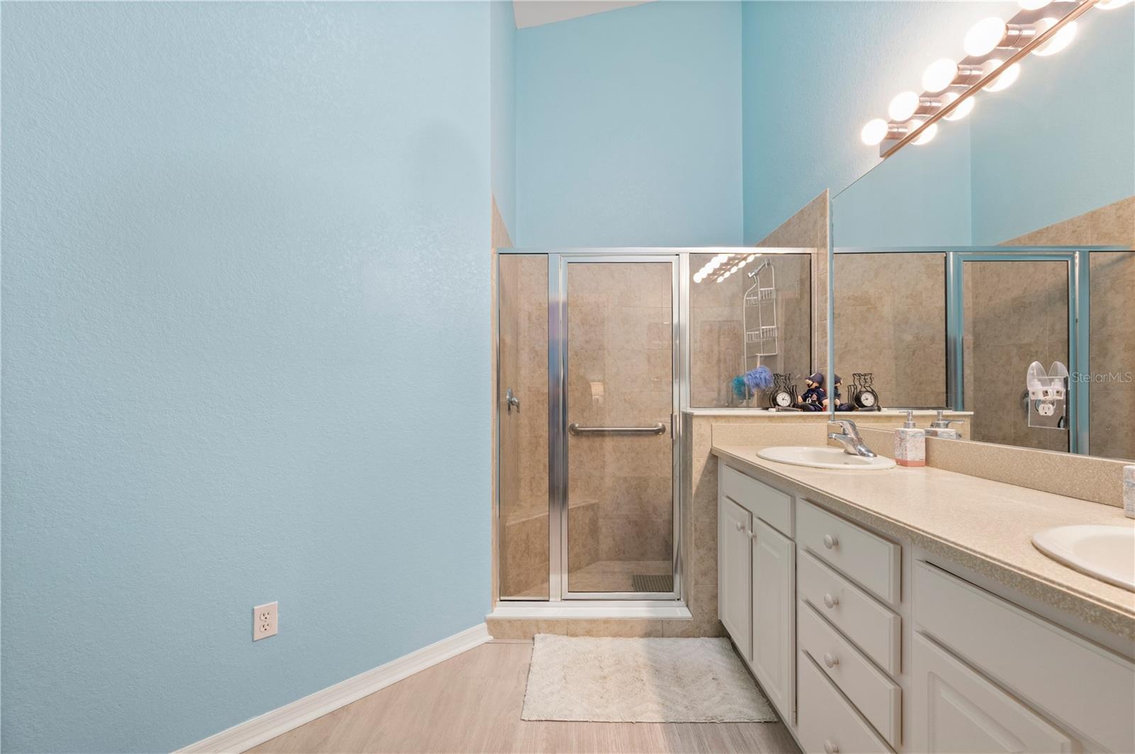 3541 LAKEWOOD BLVD — photo 32