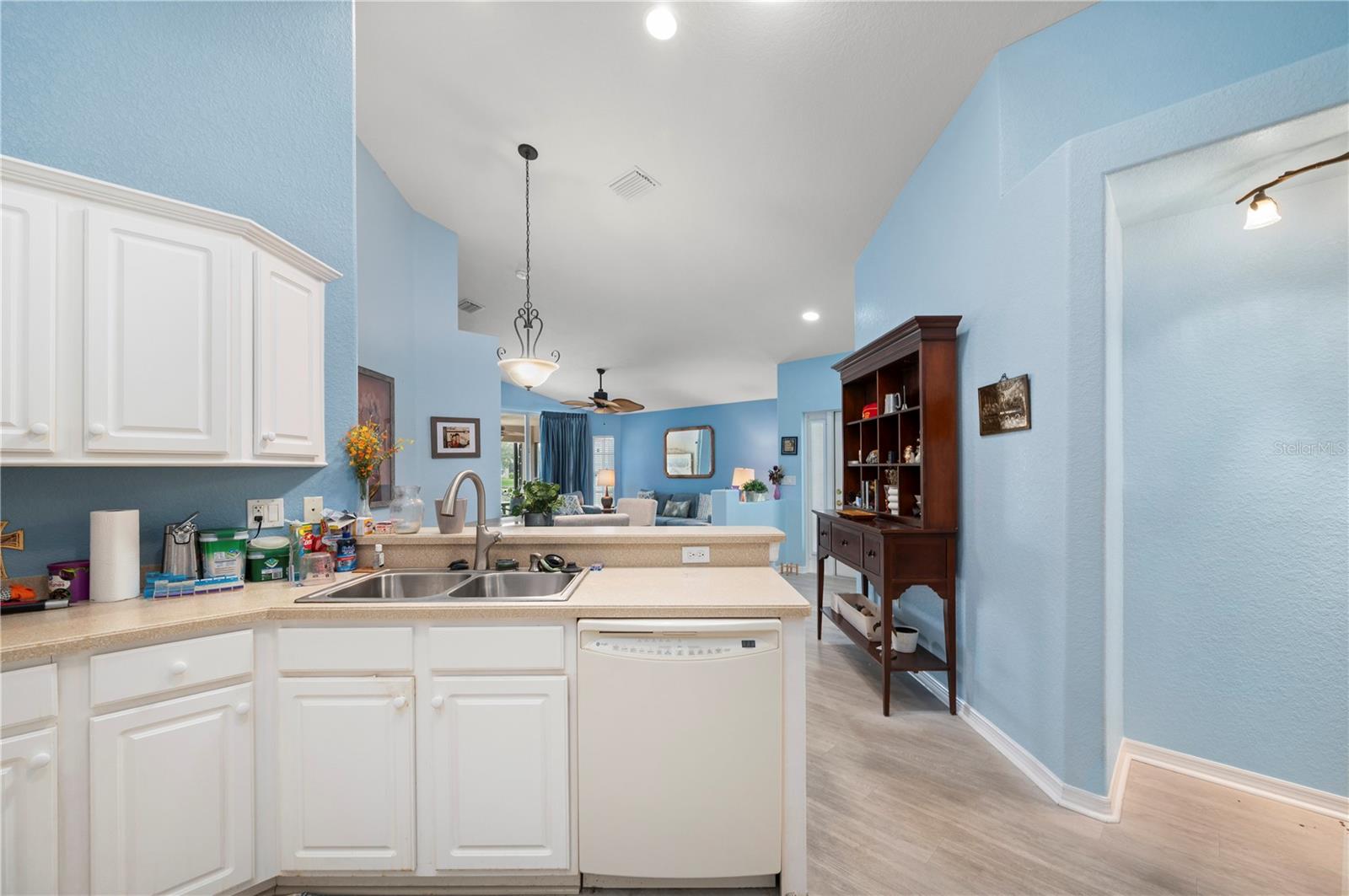 3541 LAKEWOOD BLVD — photo 20