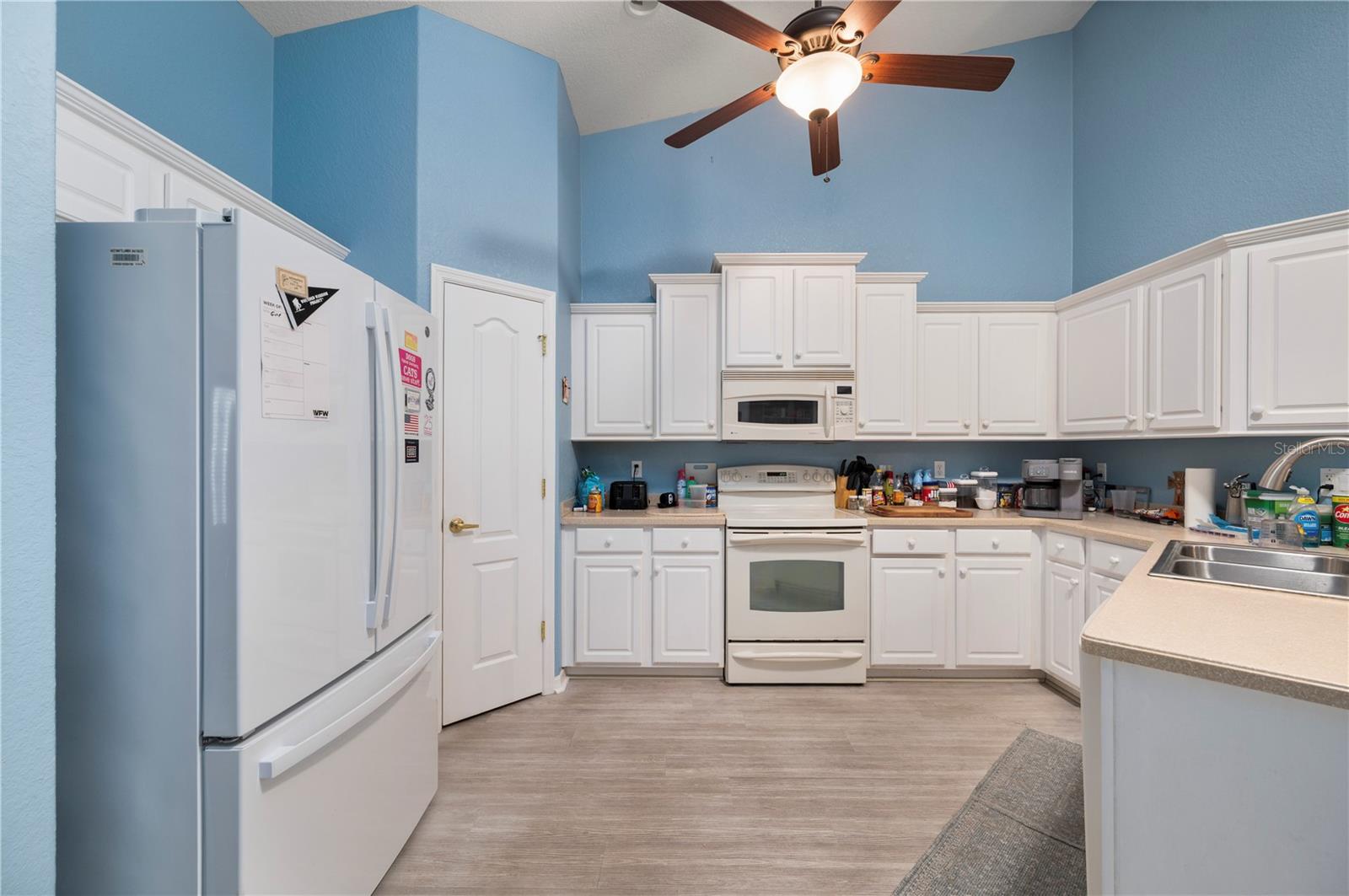 3541 LAKEWOOD BLVD — photo 19
