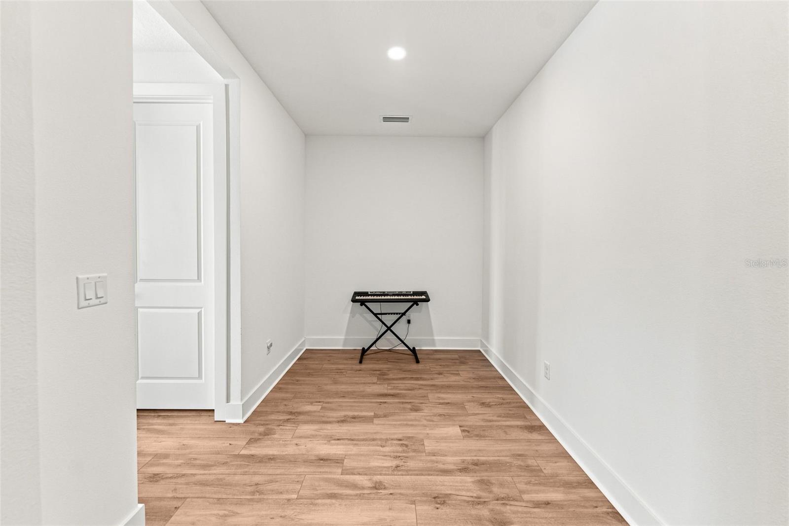 9939 KEY HAVEN RD — photo 32