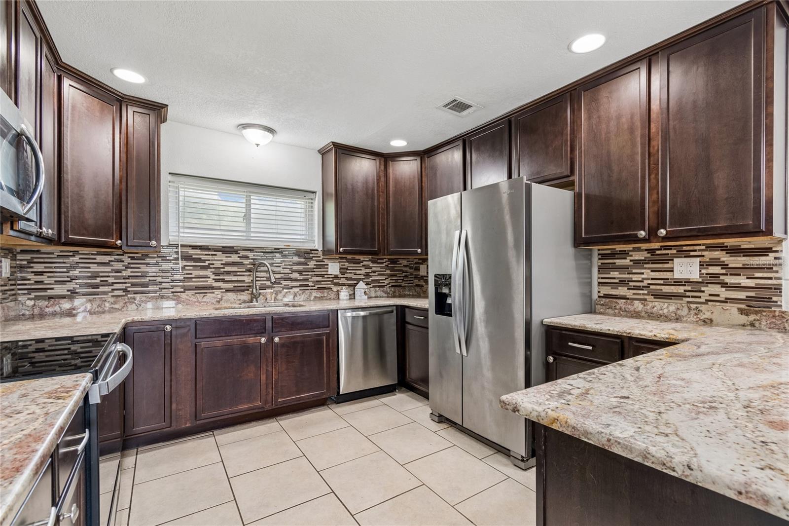 37913 WICKLOW AVE — photo 2