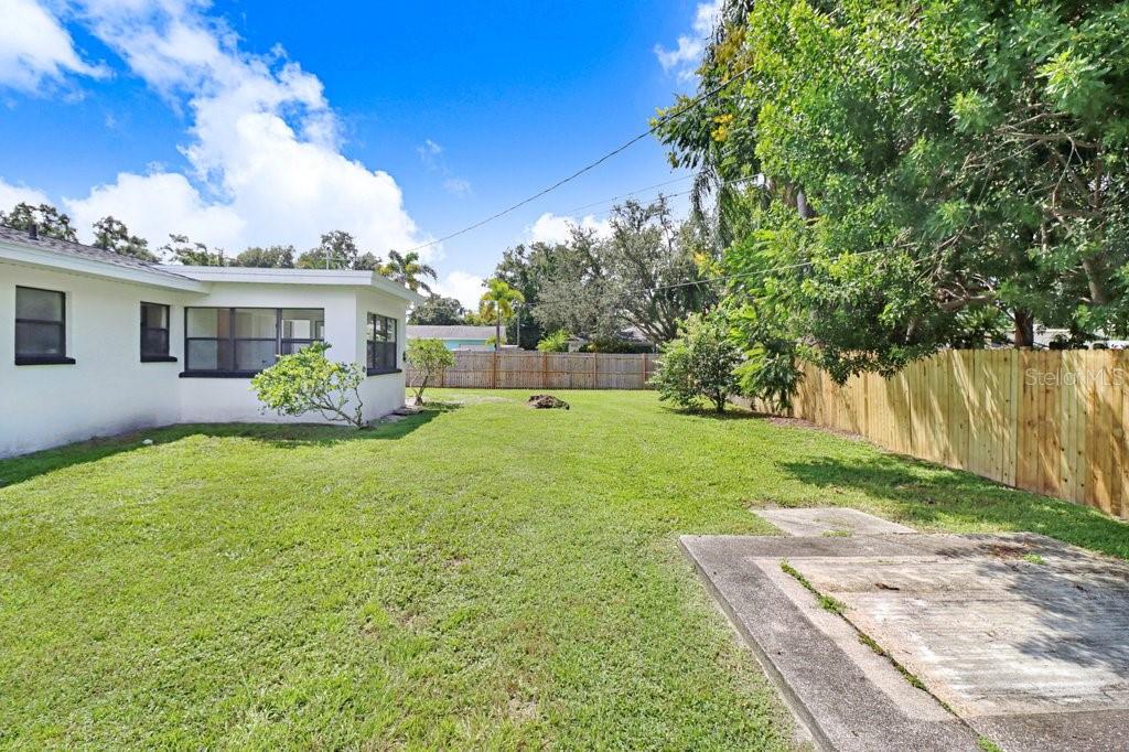 1800 CARDINAL DR — photo 29