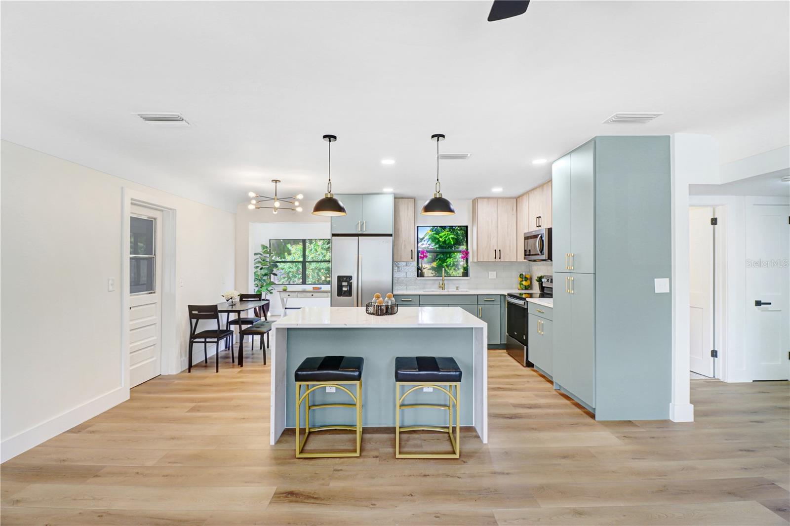 1800 CARDINAL DR — photo 8
