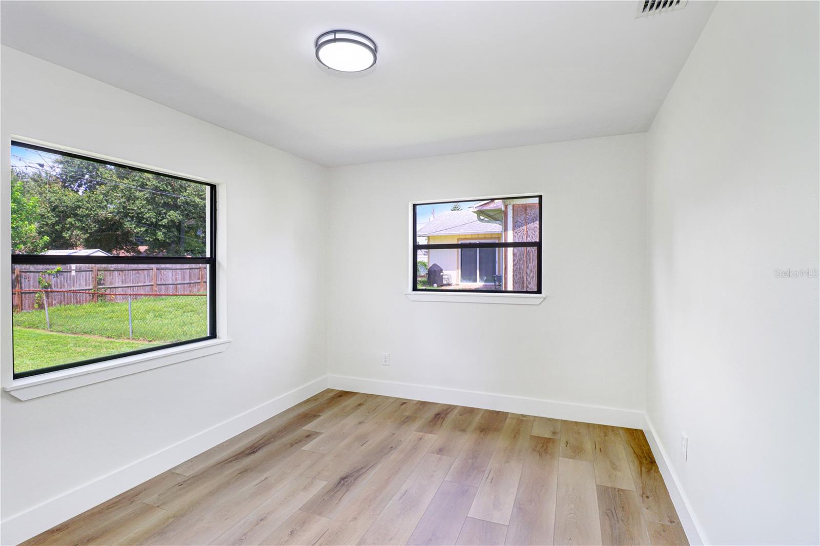 1800 CARDINAL DR — photo 21