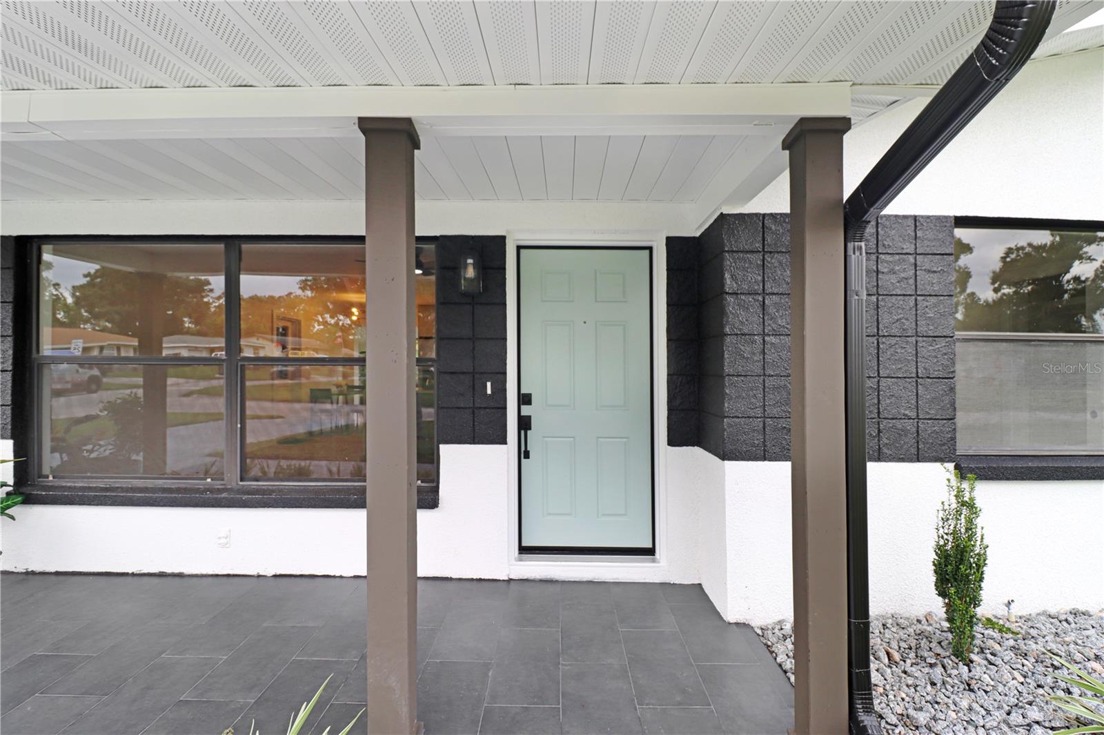 1800 CARDINAL DR — photo 2