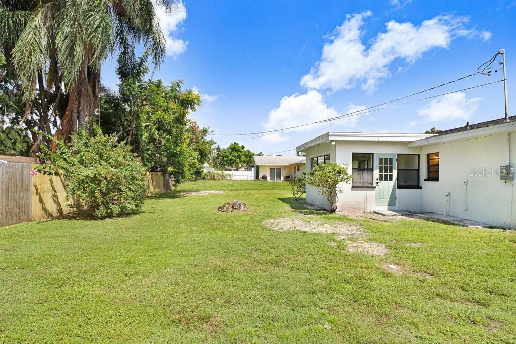 1800 CARDINAL DR — photo 32