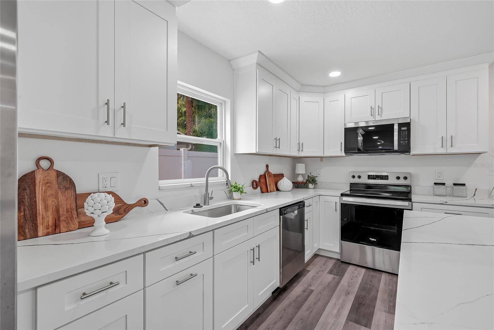 15924 WINDING DR — photo 12