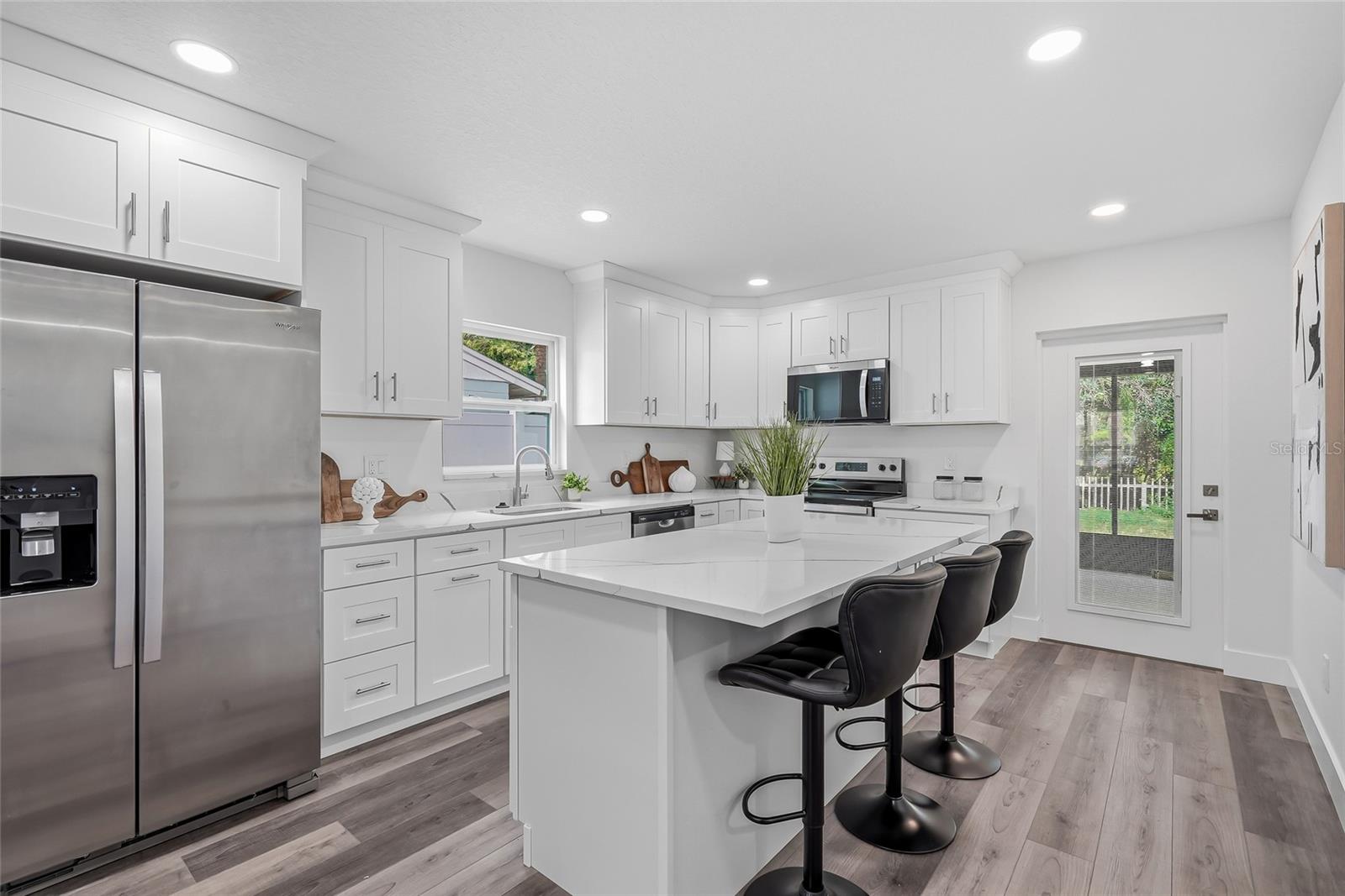 15924 WINDING DR — photo 9