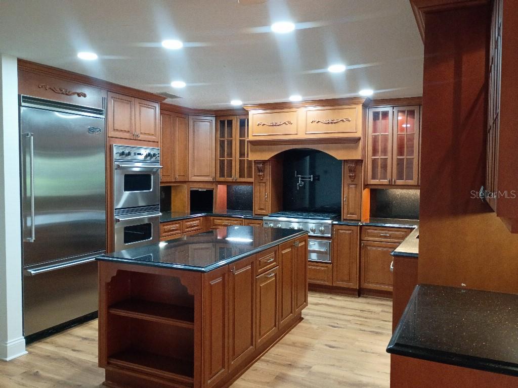 9302 W NORFOLK ST — photo 2
