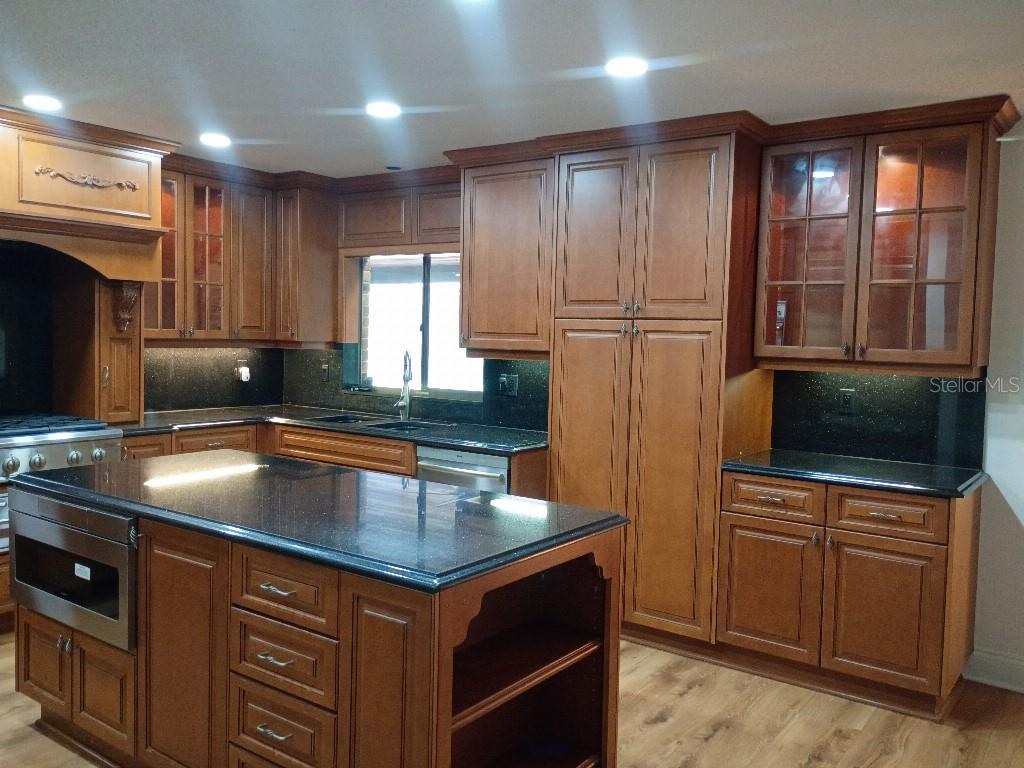 9302 W NORFOLK ST — photo 4
