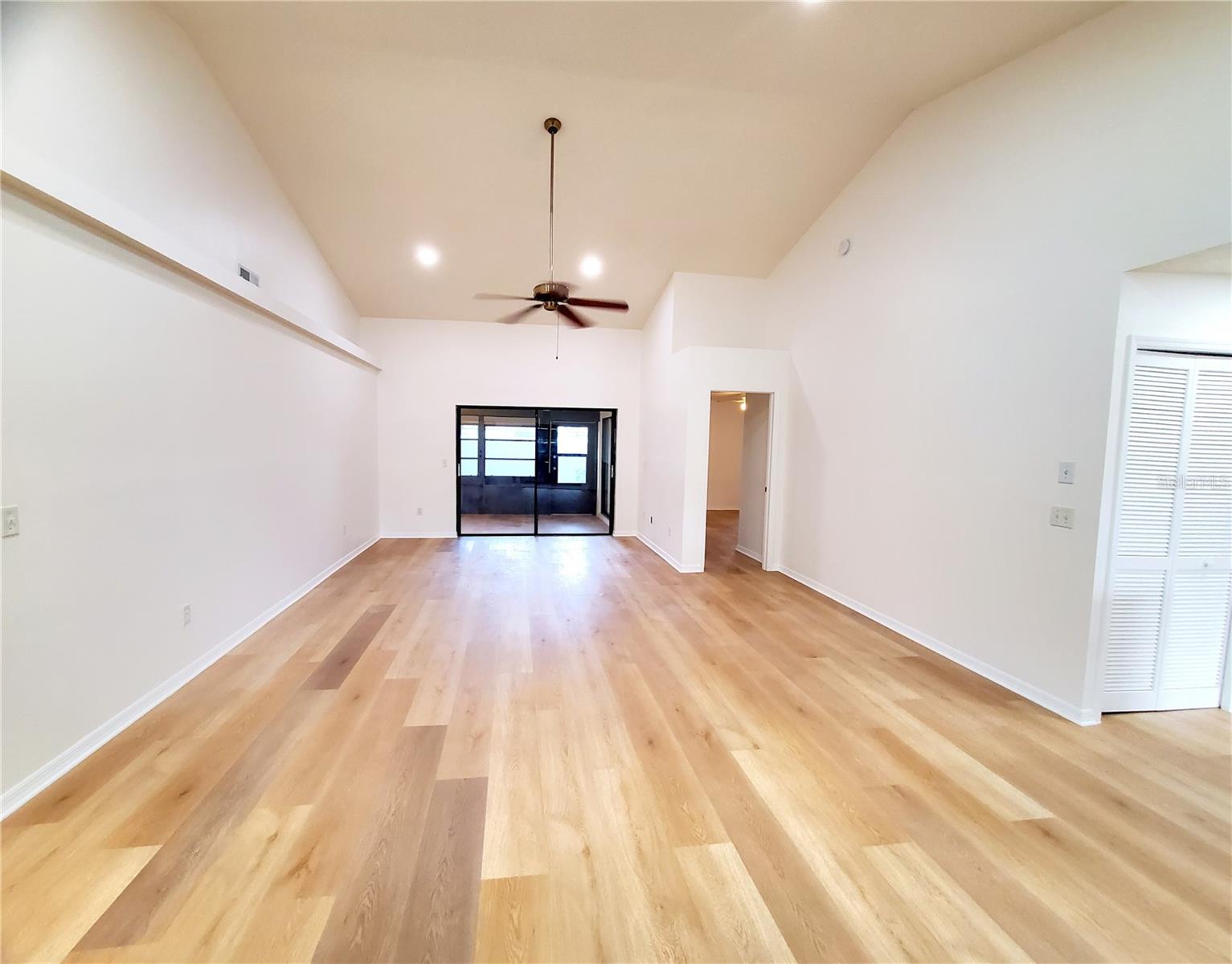 2053 VILLA TER — photo 5