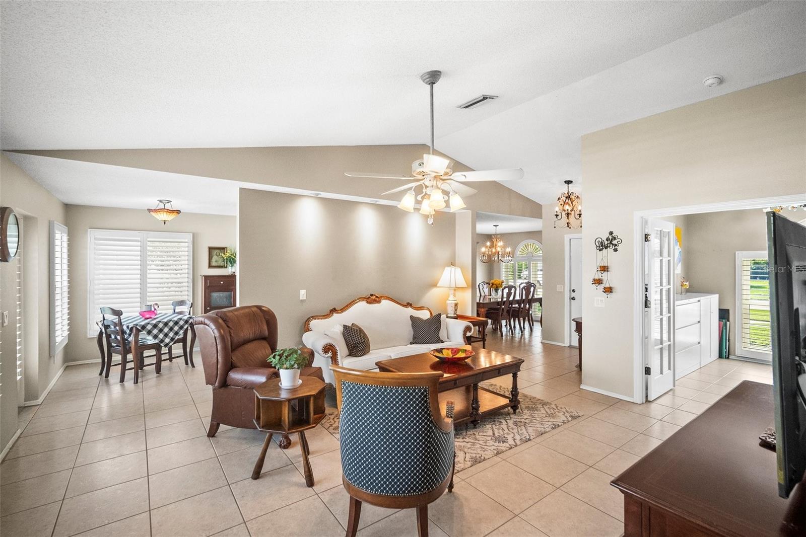 4194 BANBURY CIR — photo 18