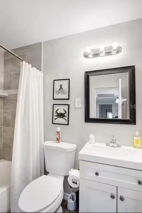 305 LINDEN DR — photo 16