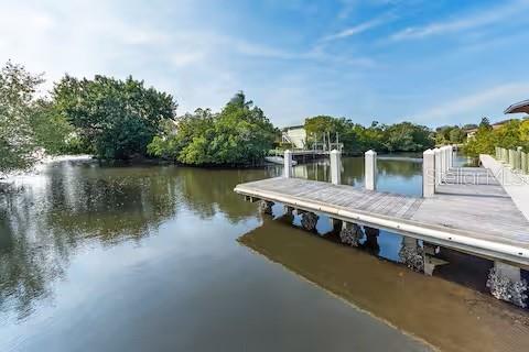 305 LINDEN DR — photo 12