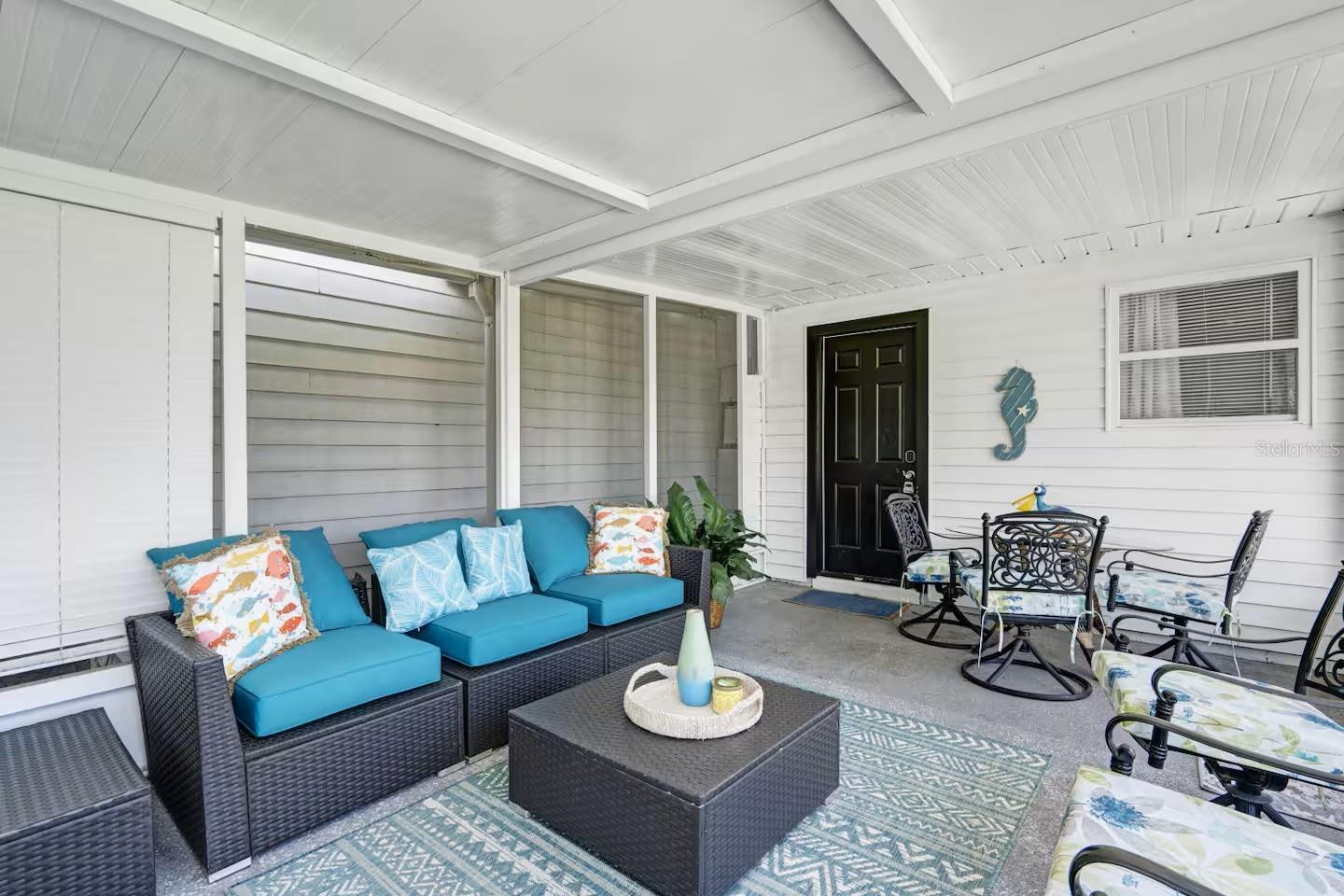 305 LINDEN DR — photo 17
