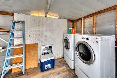 305 LINDEN DR — photo 29