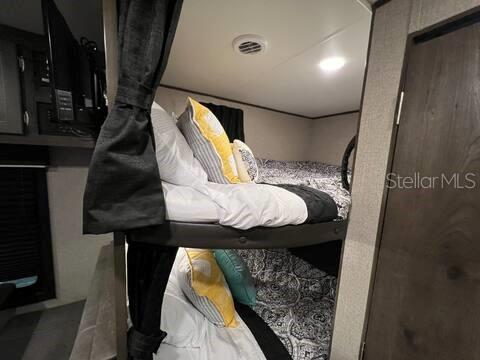 305 LINDEN DR — photo 39