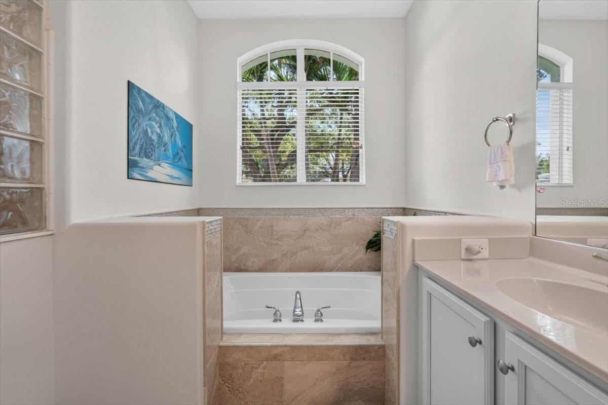 5603 EAGLEGLEN PL — photo 41