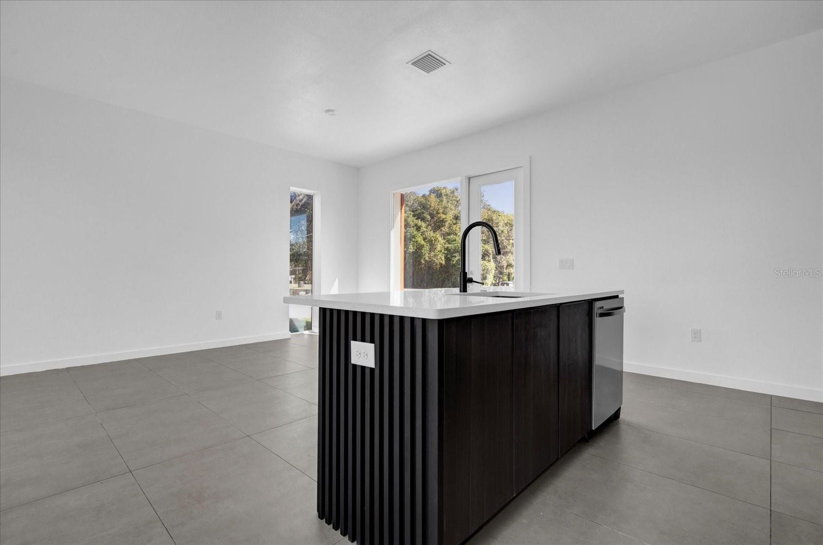 501 CHASTAIN RD — photo 2