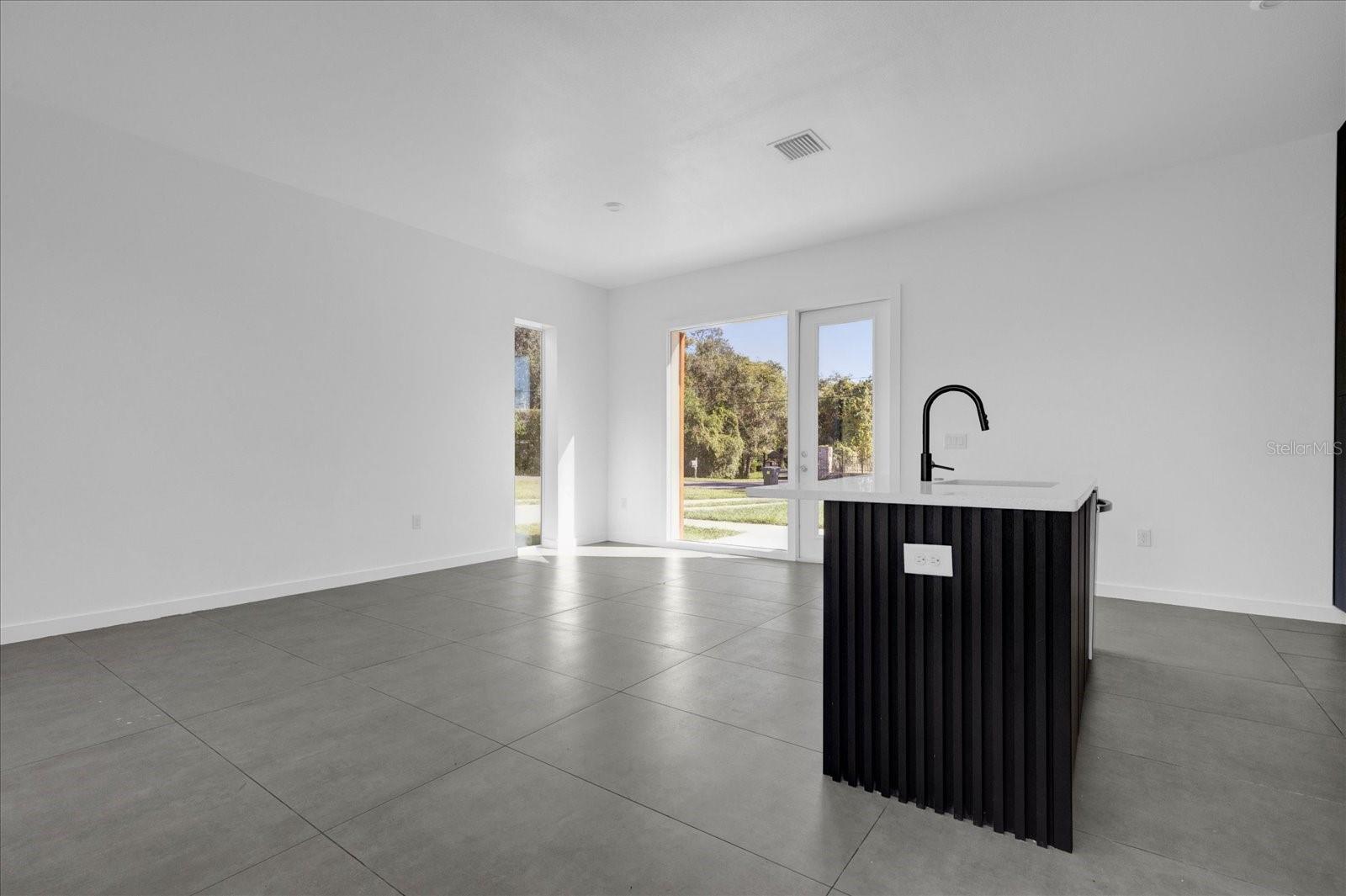 501 CHASTAIN RD — photo 3