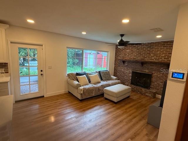 1009 E NORTH ST — photo 16