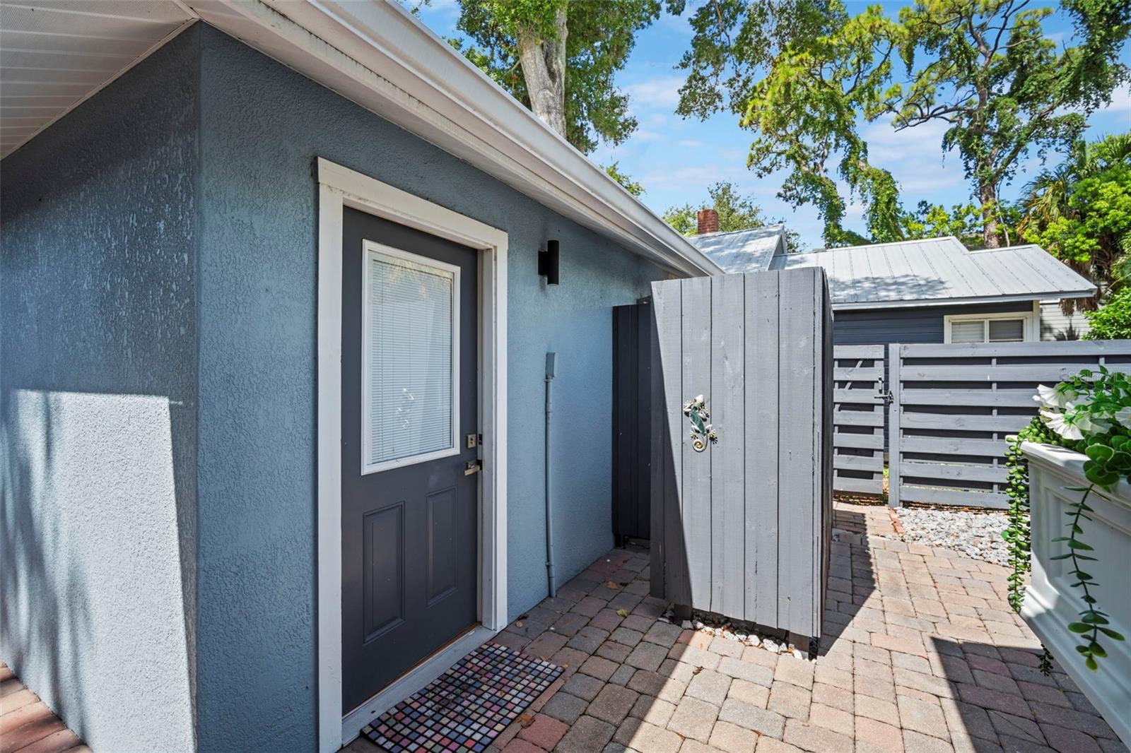 1841 LAUREL ST — photo 32
