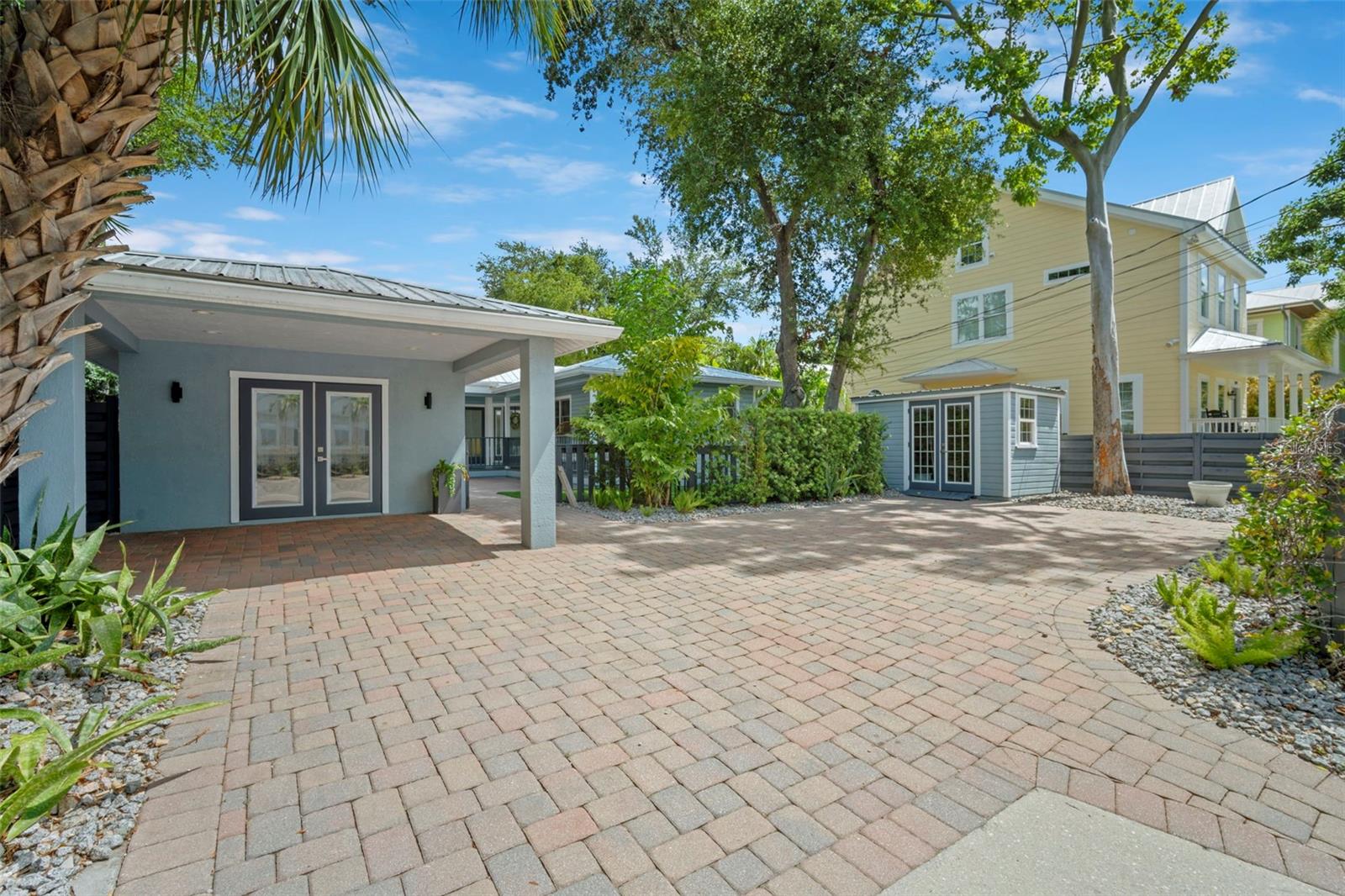 1841 LAUREL ST — photo 39