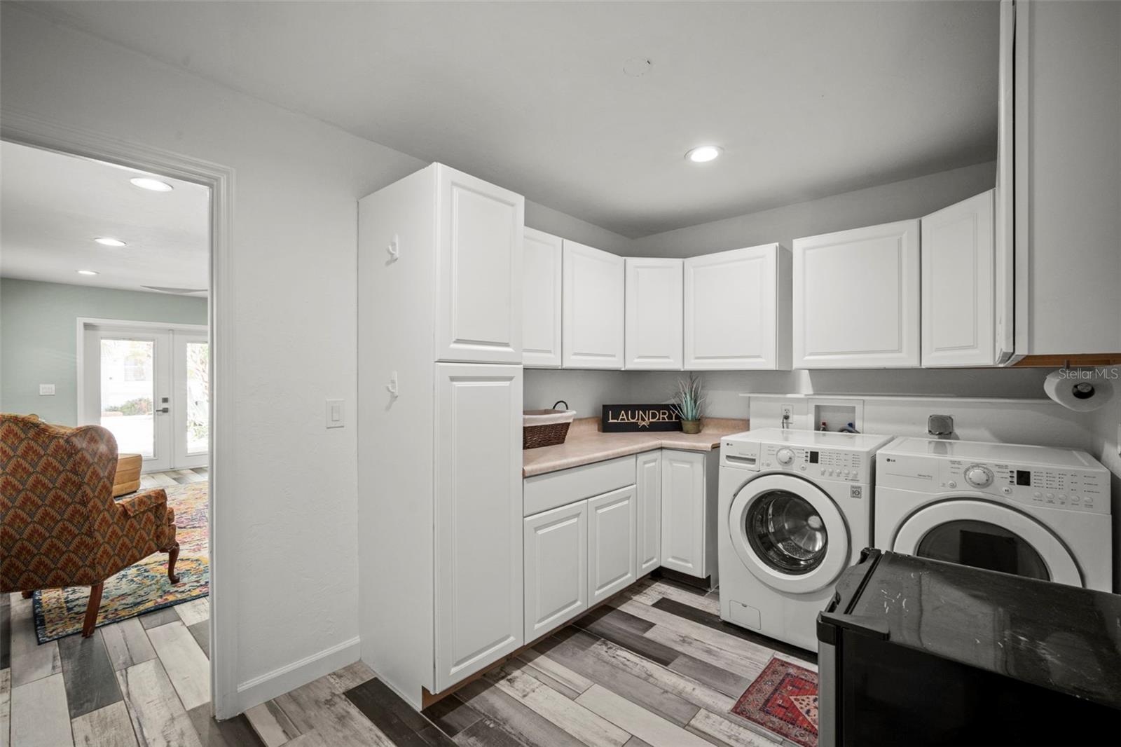1841 LAUREL ST — photo 29