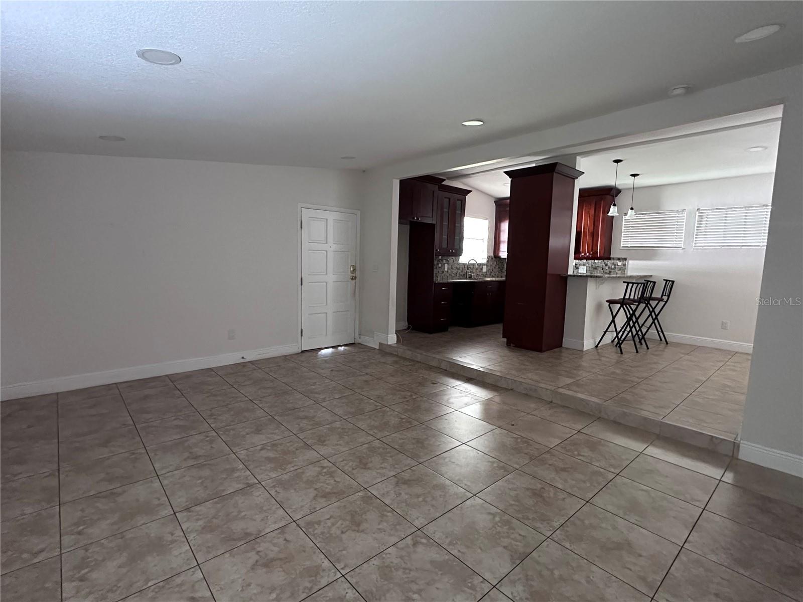 503 BROXBURN AVE — photo 8