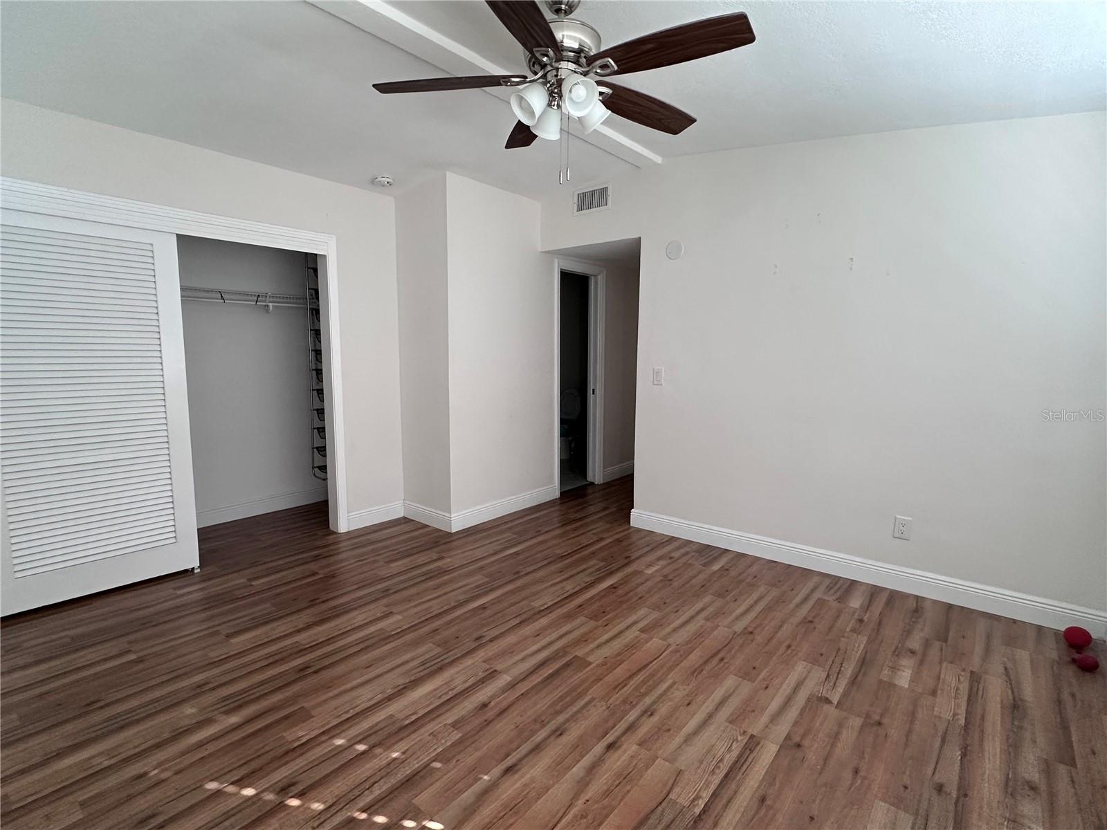 503 BROXBURN AVE — photo 10