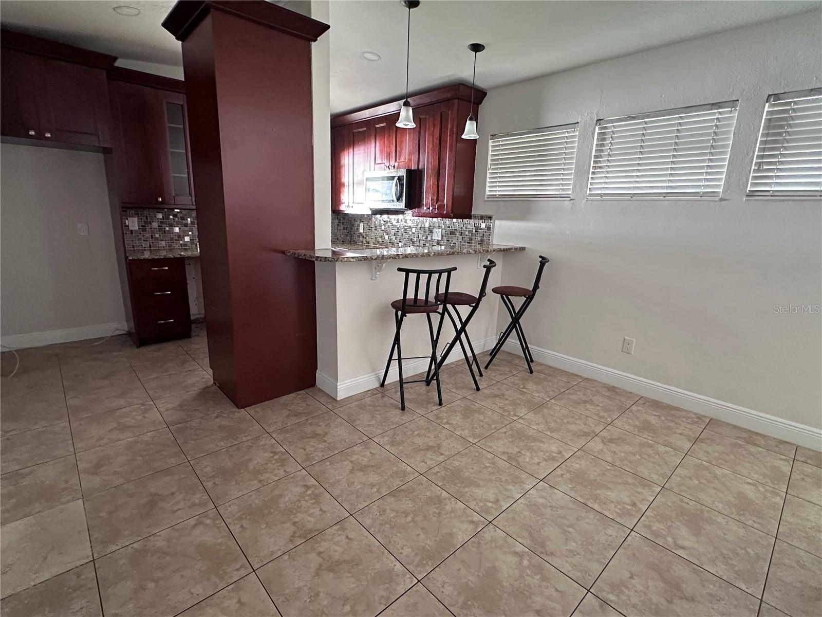 503 BROXBURN AVE — photo 5