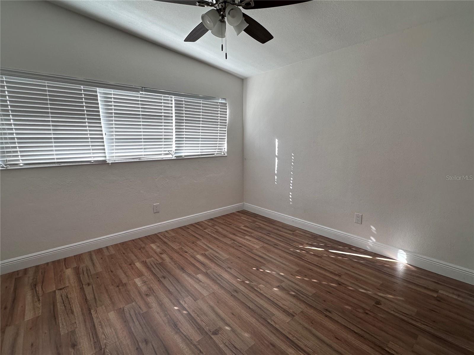 503 BROXBURN AVE — photo 15